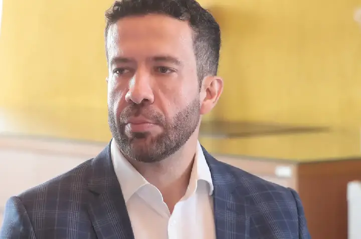 André Janones recebe alta e deixa hospital em São Paulo