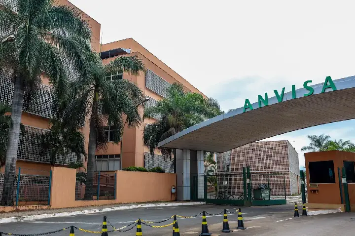 Anvisa proíbe fabricação e venda de 12 produtos de limpeza 
