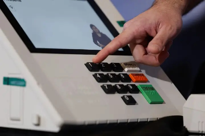 Assinatura digital e lacração impedem alteração em sistemas eleitorais