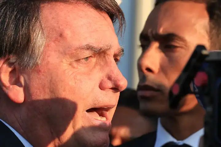 Bolsonaro tem alta hospitalar após passar por cirurgia no ombro