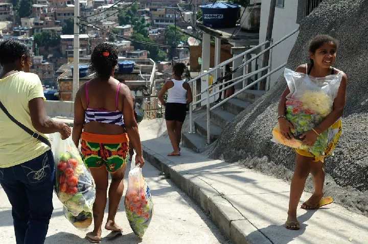 Brasil completa 1 ano fora do Mapa da Fome, mas desafios persistem
