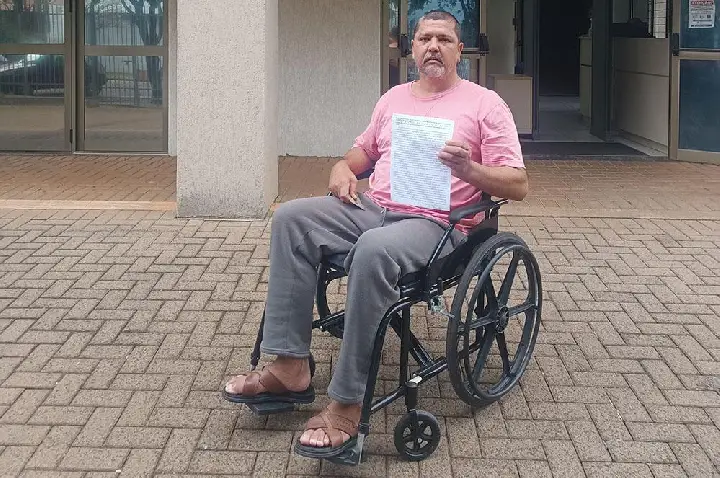 Cadeirante com hanseníase é trancado para fora de UBS e abandonado sob o sol quente em Ibiporã 