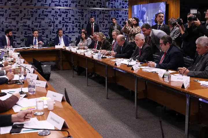 Câmara: governo retira urgência do fim da escala 6x1 e destrava pauta