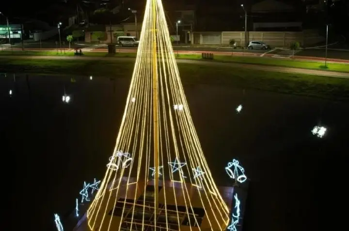 Chegada do Papai Noel marca início da programação de Natal em Ibiporã, neste sábado