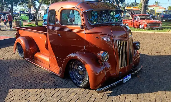 Começou o Encontro Anual de Carros antigos e customizados em Ibiporã