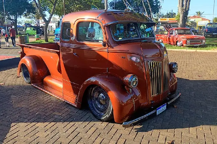 Começou o Encontro Anual de Carros antigos e customizados em Ibiporã