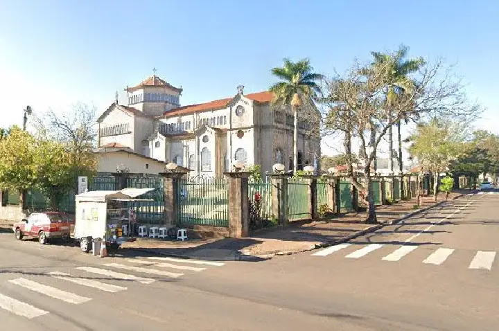 Descaso que custa caro: Prefeito ignora pedido de quebra-molas há quase um ano e acidentes se acumulam na lateral da Igreja Matriz