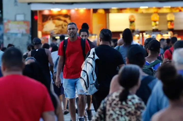 Desemprego chega a 5,8% no trimestre encerrado em abril, diz IBGE