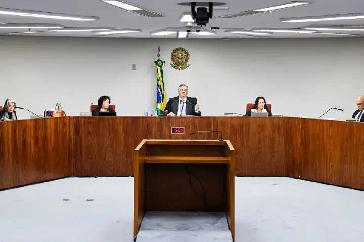 Dino e Moraes defendem rediscutir dispensa de diploma para jornalista 