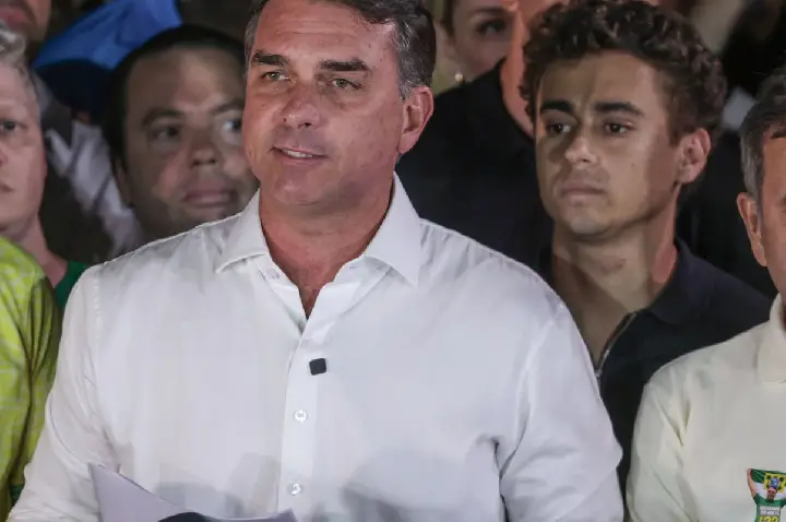 Em carta golpista, Flávio agradece Milei e Trump por apoio para fuga