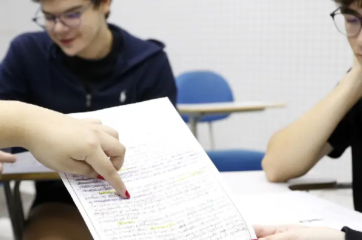 Encceja 2026: alunos já podem consultar cartilha de redação