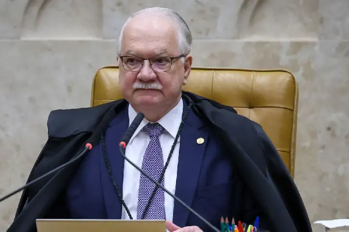 Fachin adia discussão sobre postagens de Nossa Senhora no STF
