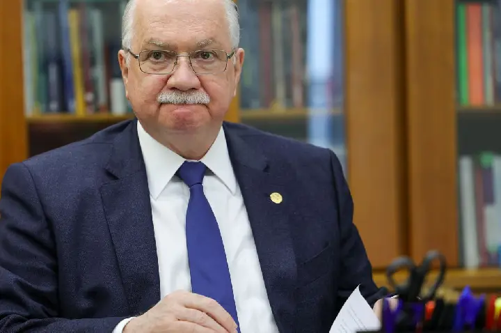 Fachin diz que espera regras do STF para supersalários ainda em junho 