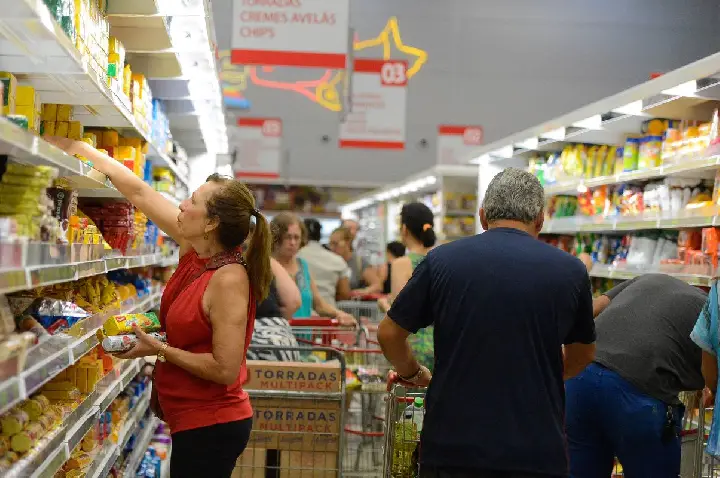 Fim da escala 6x1: estudos divergem sobre impactos no PIB e inflação