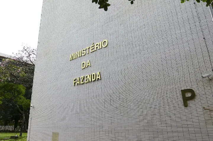 Governo reduz projeção do PIB para 2% em 2026 e 2,3% em 2027