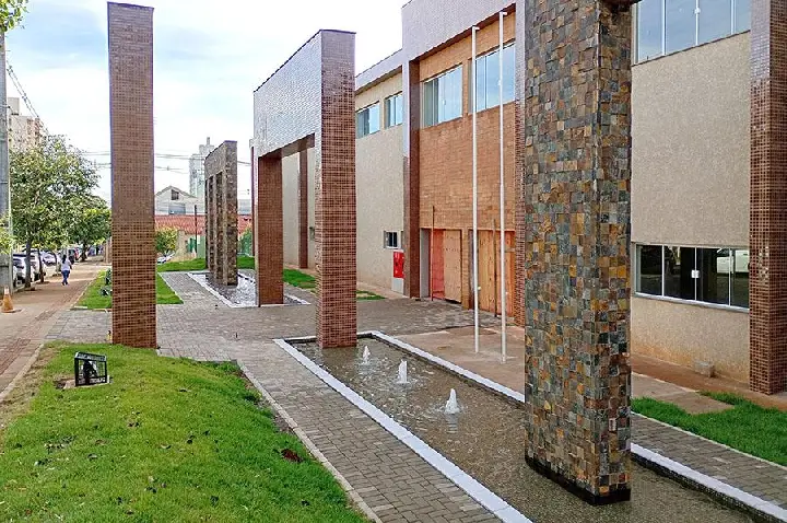 Ibiporã da mídia tecnológica e a realidade sucateada desta administração