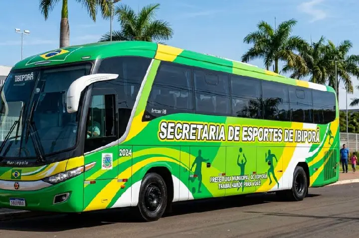 Ibiporã ganha novo ônibus rodoviário para o esporte e consolida gestão de excelência de Claudio Gozzo e equipe