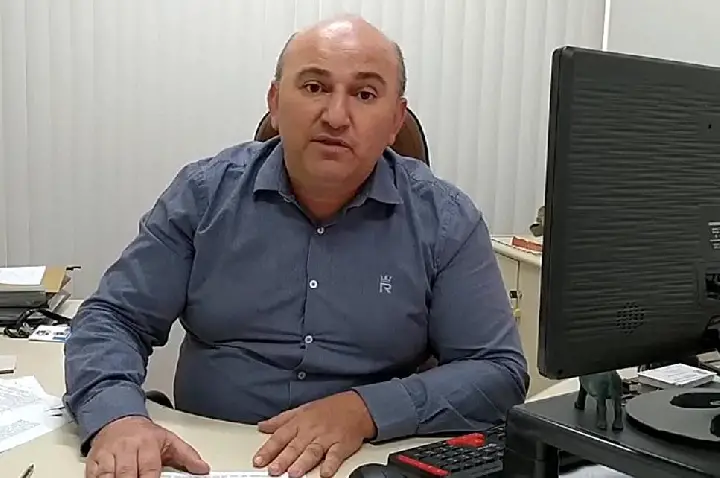 Ilseu Zapelini solicita melhoria no Vila Romana e rede de esgotos na rua Antonio Palermo