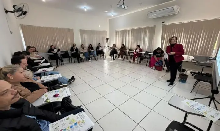 Irmã de André Vargas ministra curso estratégico para servidores de Ibiporã