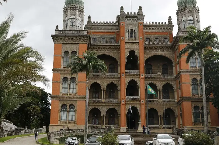 Justiça Federal manda derrubar perfis com desinformação sobre Fiocruz
