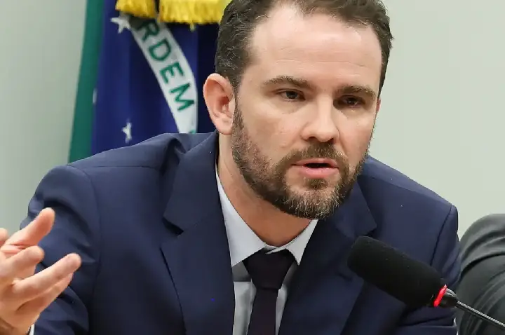 Lula pede a Durigan que avalie possíveis prejuízos de medidas dos EUA