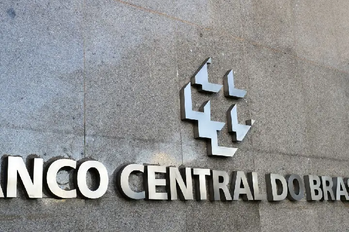 Mercado financeiro eleva previsão da Selic para 13,75% ao ano