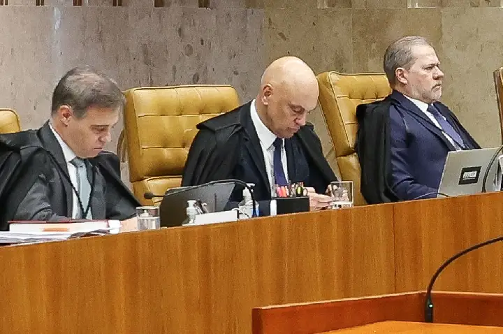 Moraes acusa Mendonça de querer incluir seu nome em delação de Vorcaro