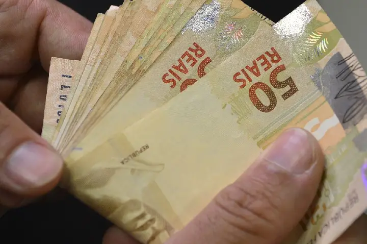 Número de superendividados no Brasil cresceu 75% em cinco anos, diz BC