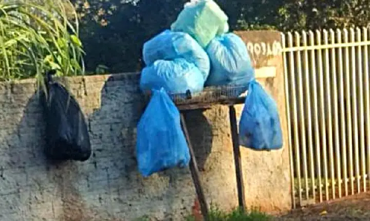 O lema do prefeito diz uma coisa, mas o caminhão da coleta faz outra