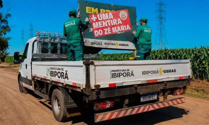 Prefeito de Ibiporã volta a ser esculhambado nas redes sociais por nova placa na Estrada dos Pioneiros