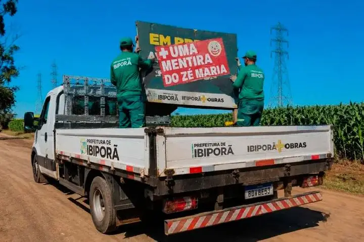 Prefeito de Ibiporã volta a ser esculhambado nas redes sociais por nova placa na Estrada dos Pioneiros