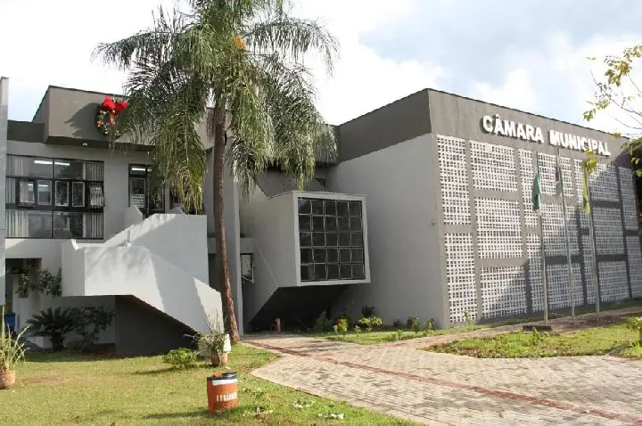 Rafael Eik Ferreira continua contratando empresa distante para 