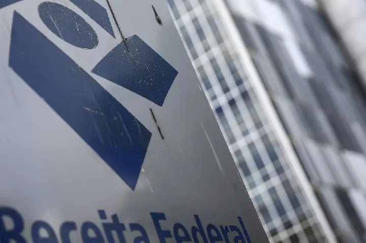 Receita paga nesta segunda último lote de restituição do IR 2026