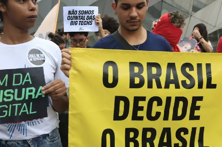 Sociedade civil manifesta preocupação ao TSE por censura nas redes