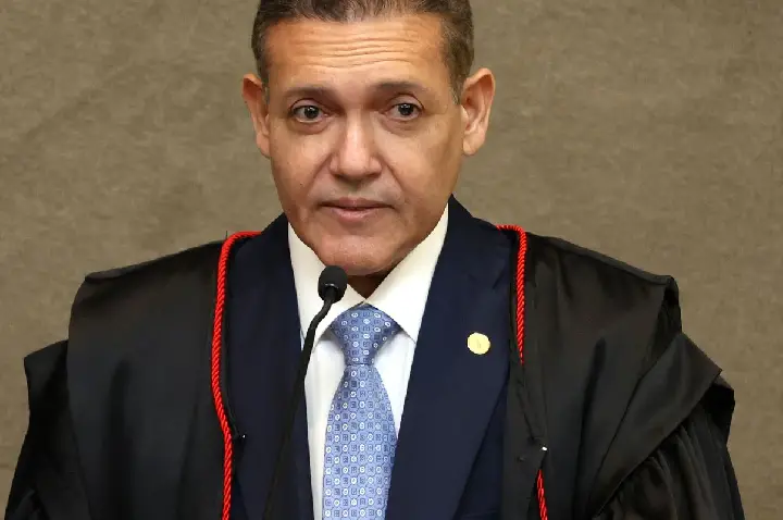 TSE atende Flávio e manda suspender canal do whatsapp Exército do Lula