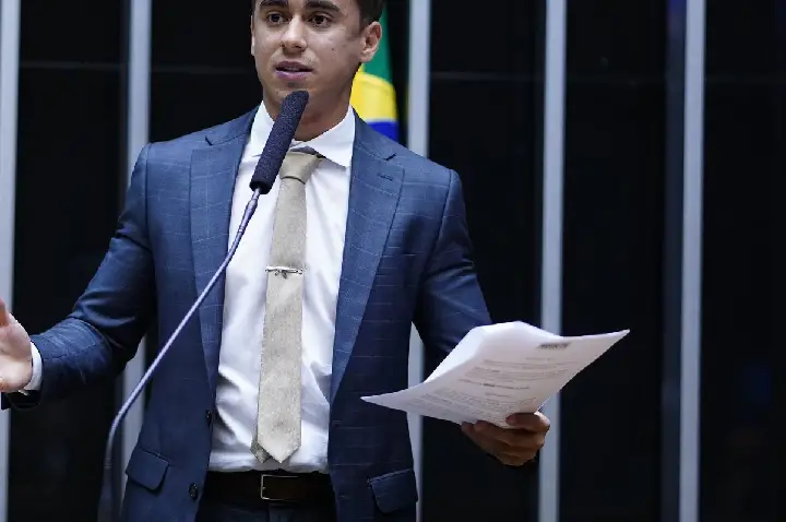 TSE manda Nikolas retirar postagem com desinformação sobre Lula 