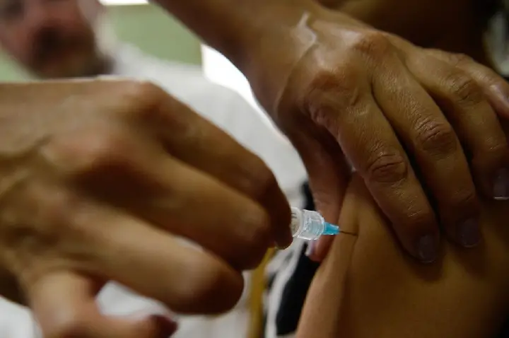 Vacinação de adolescentes de 15 a 19 anos contra o HPV é prorrogada
