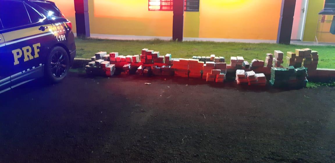 A PRF apreende próximo a ponte do Rio Tibagí, grande quantidade de baterias para smartfone.