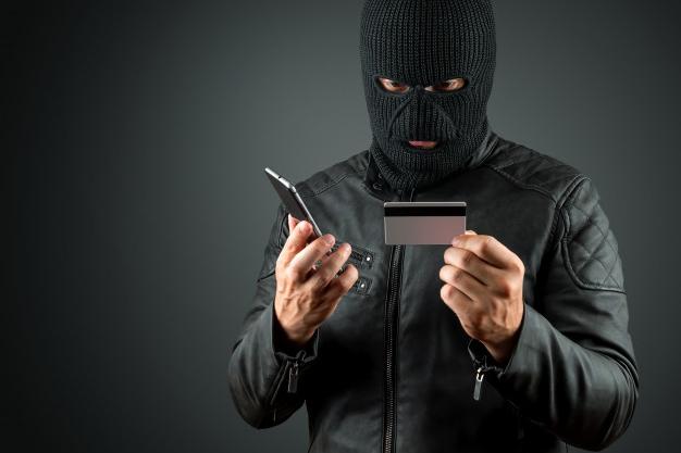 Em novo golpe, criminosos se passam por bancários e recolhem cartões de crédito em Ibiporã