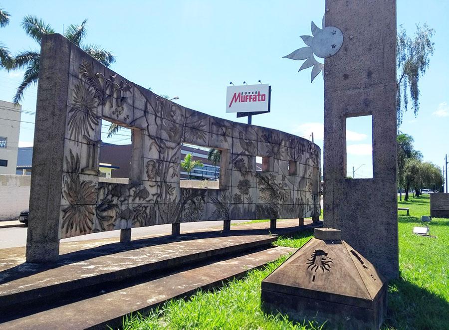 Monumento do Cinquentenário do Município fará 24 anos e poucos o conhecem
