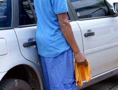 Feirantes e clientes continuam refém de flanelinhas na Souza Naves