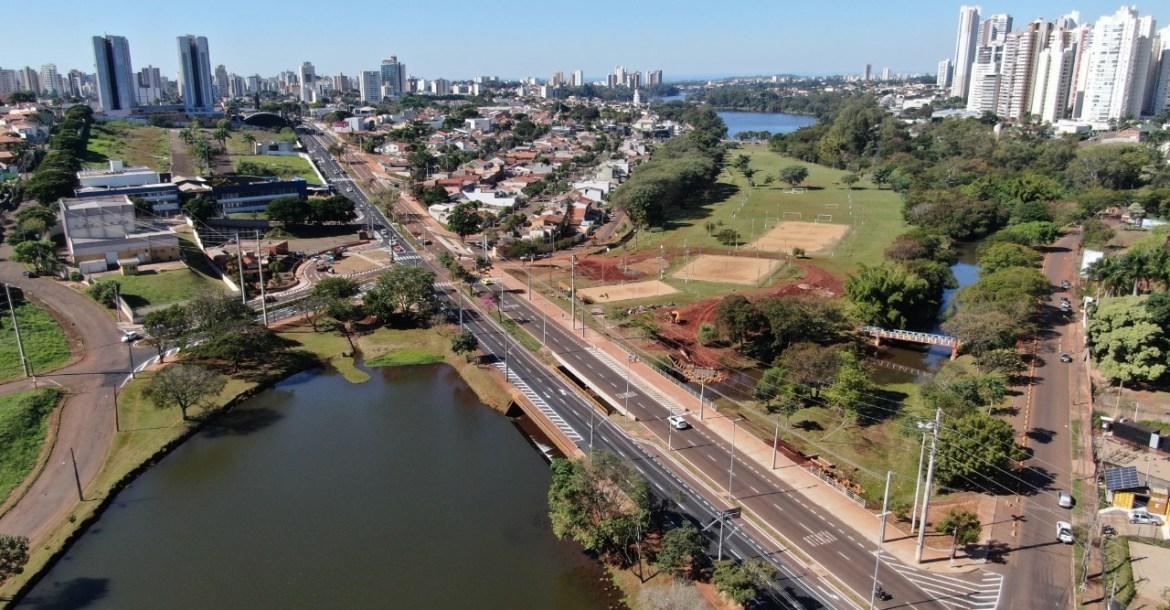 Prefeitura entrega nova rua Prefeito Faria Lima duplicada e revitalizada
