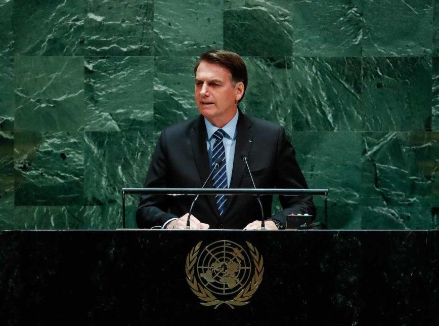 Bolsonaro diz que o Brasil tem um presidente que acredita em Deus e valoriza a família