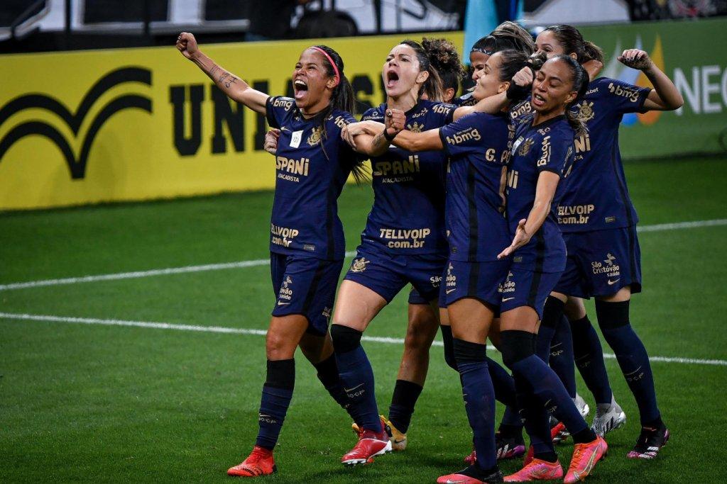 Corinthians vence o Palmeiras no Brasileiro Feminino e é tricampeão