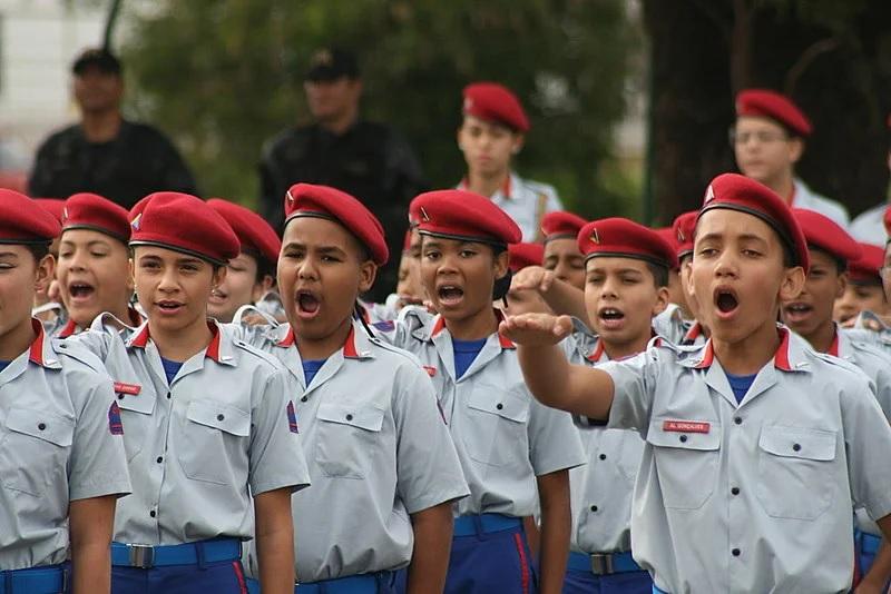SEED retira policiais de 40 escolas cívico-militares do Paraná