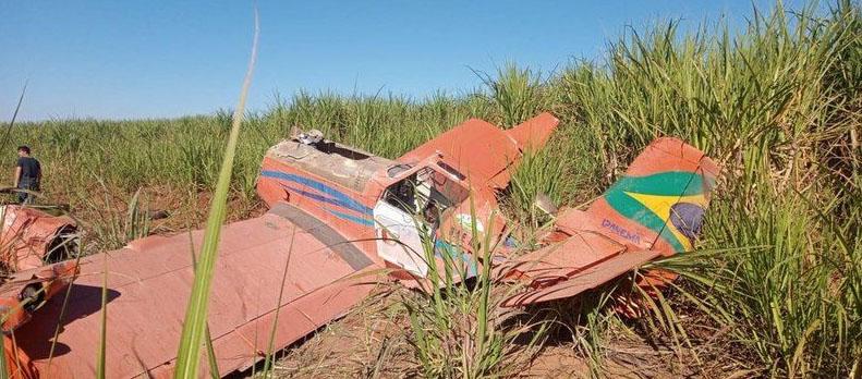 Piloto agrícola sobrevive a acidente aéreo em Umuarama