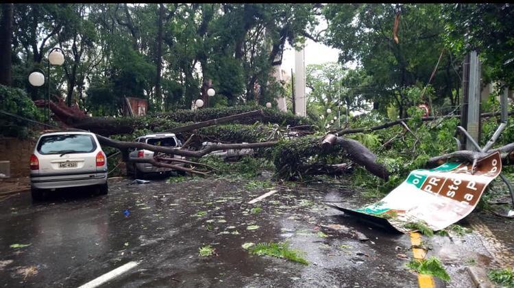 Mau tempo e vandalismo deixam zona leste de Londrina sem comunicação