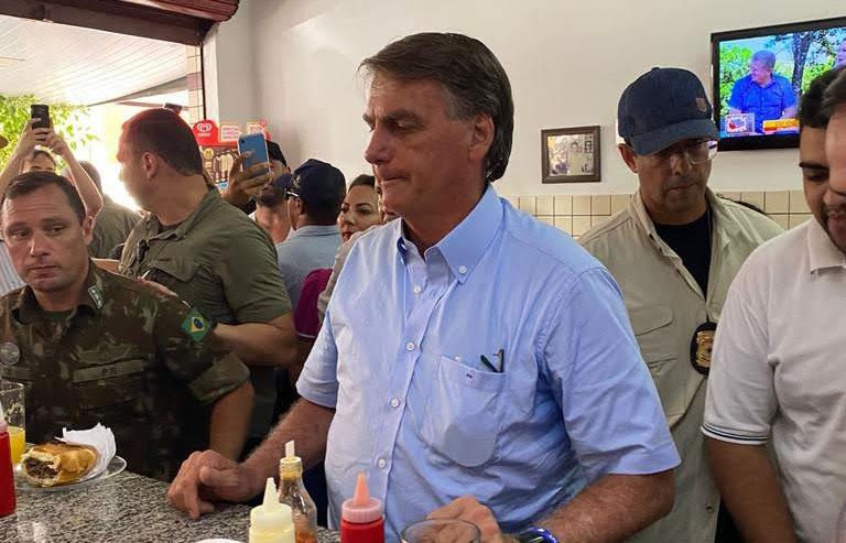 Bolsonaro fez parada surpresa em Ibiporã antes de voltar a Brasília
