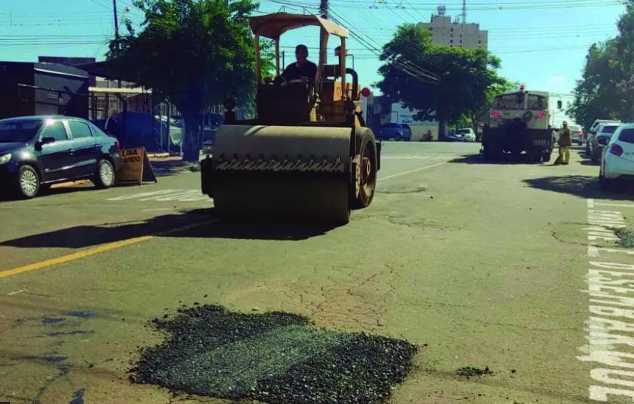 Serviços de conservação viária da Prefeitura atendem mais de 20 vias em Londrina