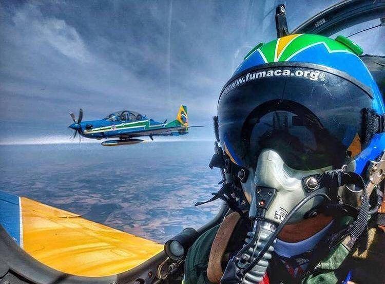 Engarrafamento gigante, marca visita da Esquadrilha da Fumaça na Warta